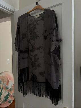 Francesca's Black and Gray Tie-Dye Fringe Kimono